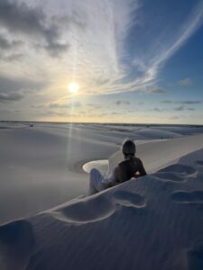 Dunes blanches et vastes lagunes d'eau douce cristalline à Santo Amaro do Maranhão