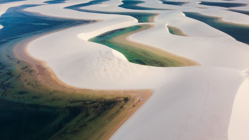 lençois maranhenses Discover the stunning sand dunes and lagoons of Lençóis Maranhenses National Park.